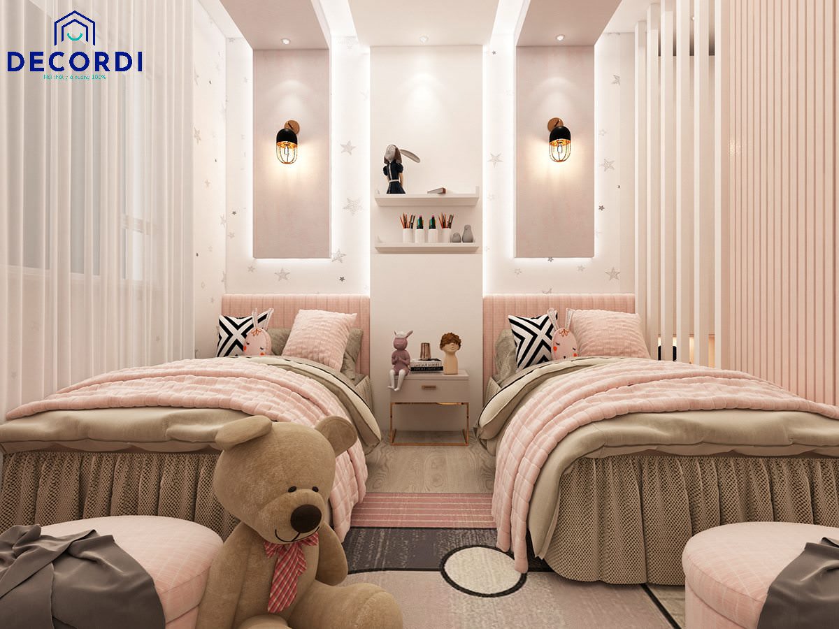 Phòng ngủ màu hồng với 2 giường đơn được đặt song song, nội thất sang trọng với đường nét mềm mại