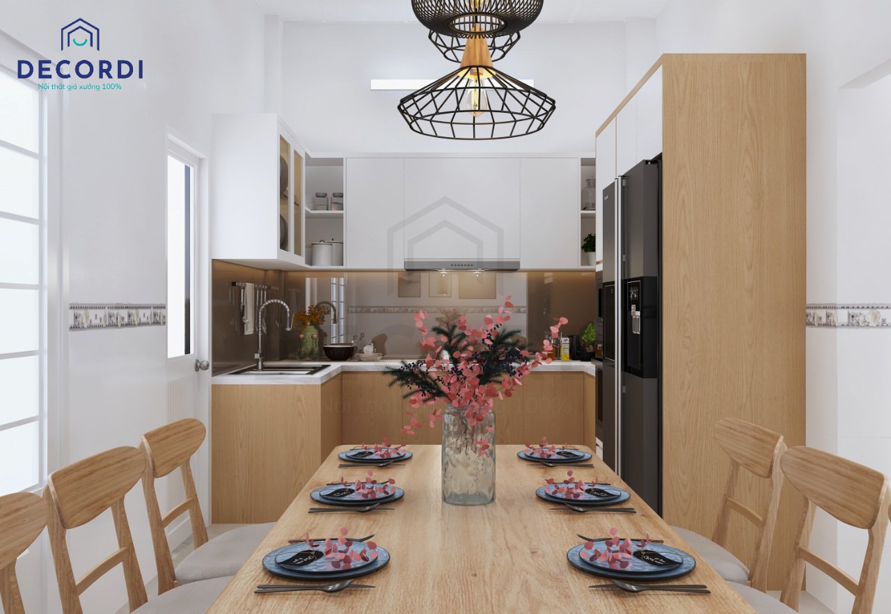 Phòng bếp với nội thất màu vân gỗ đơn giản tiện nghi