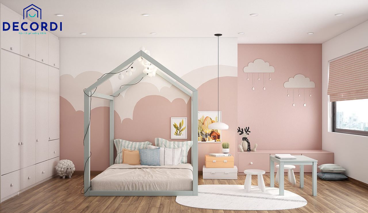 Mẫu phòng ngủ nổi bật với chiếc giường ngủ đơn giản nhưng độc đáo, kết hợp với một góc học nhỏ cho bé cùng tông màu hồng dễ thương. 