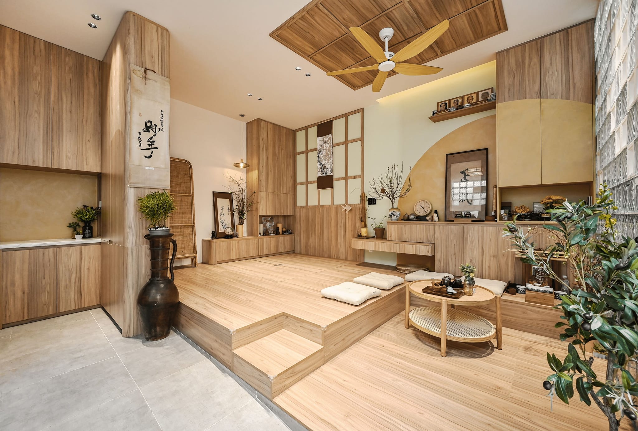 Phòng khách thi công theo phong cách Nhật bản tối giản nhưng vo cùng ấm áp với gam màu gỗ 