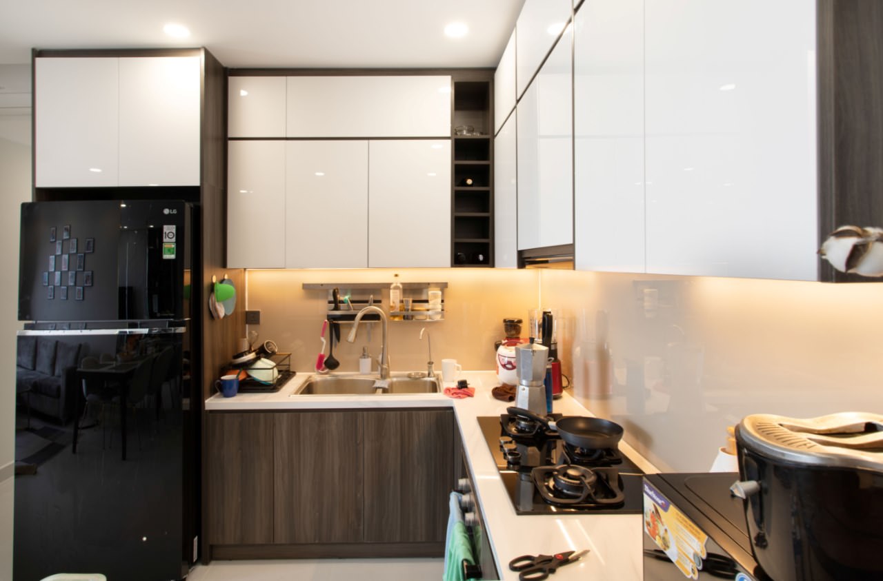 Thi công tủ phòng bếp tiện nghi với đầy đủ phụ kiện tủ bếp