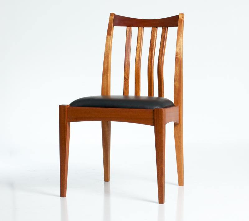 Ghế ngồi bàn ăn đơn giản làm từ gỗ xoan đào