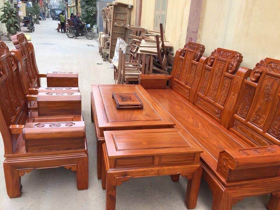 Bộ bàn ghế phòng khách cao cấp được làm từ gỗ gõ đỏ