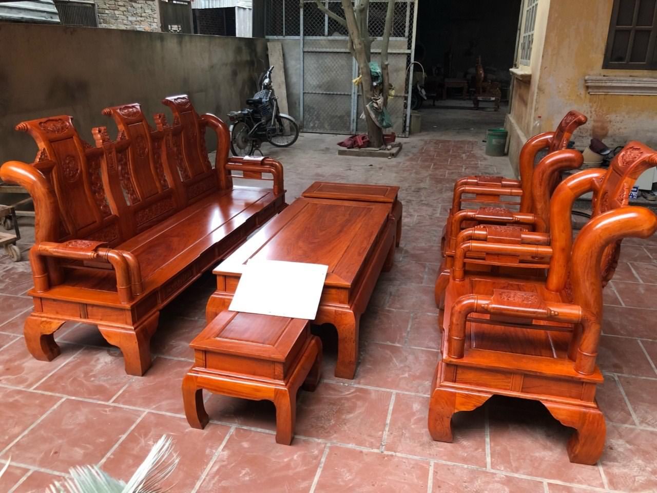 Bộ bàn ghế gỗ hương đỏ sơn phủ PU bóng mịn
