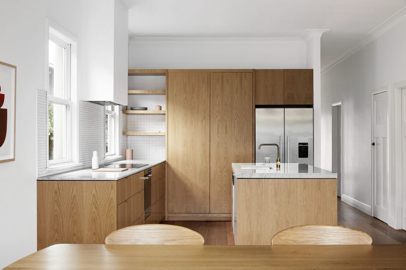 Thiết kế nội thất phòng bếp làm từ chất liệu gỗ plywood