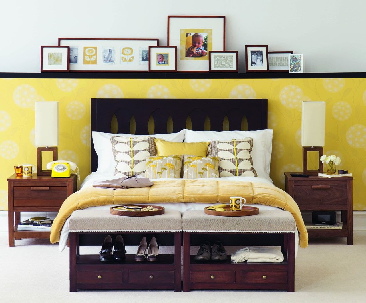 Phòng ngủ màu vàng kết hợp các chất liệu gỗ mang đậm nét Á Đông