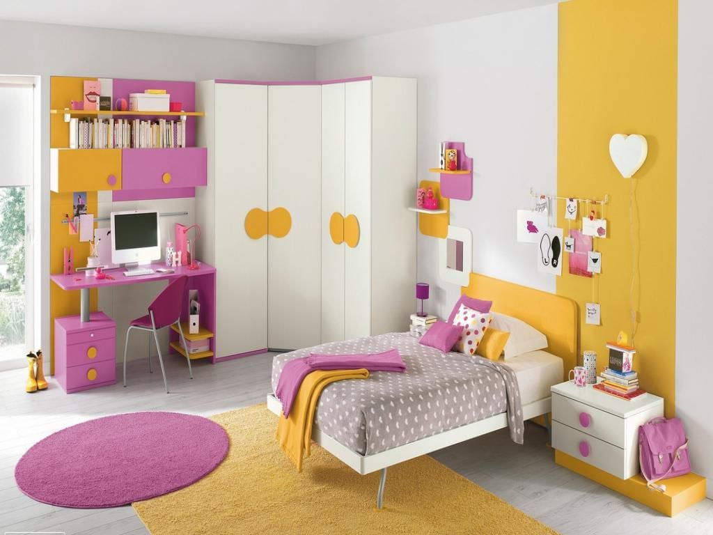 Sử dụng đồ nội thất phòng ngủ tiện nghi với 2 gam màu tím và vàng độc đáo