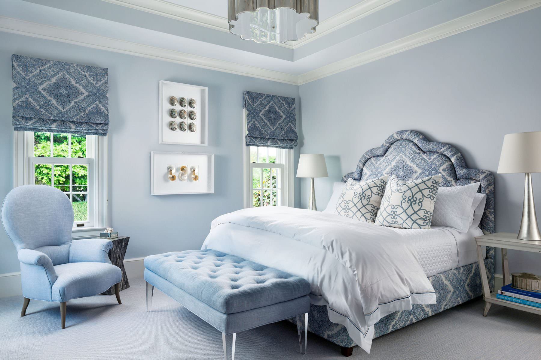 Lót nền phòng ngủ màu xanh ngọc với tấm thảm nỉ lớn cùng tông màu đem lại không gian tươi sáng, sạch sẽ