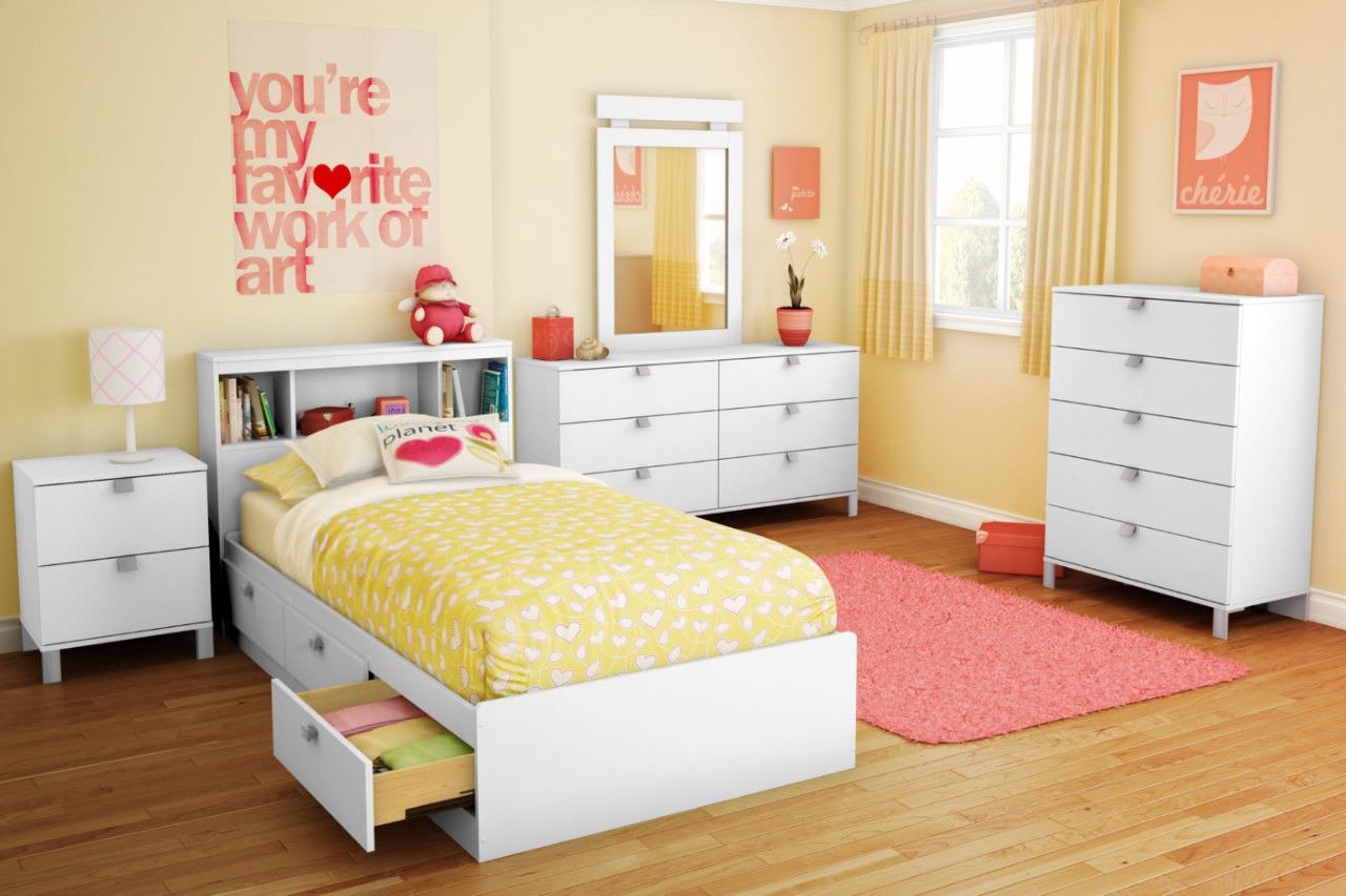 Trang trí phòng ngủ cho bé dễ thương với điểm nhấn từ màu vàng và hồng
