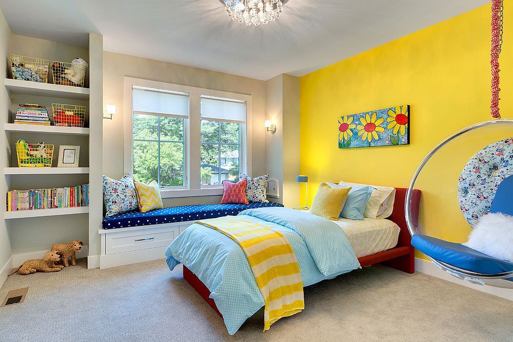 Phòng ngủ nhỏ nổi bật với các điểm nhấn từ màu vàng bắt mắt