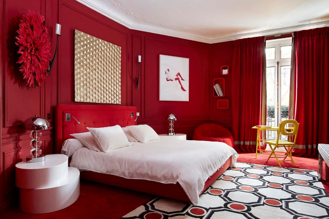 Bố trí nội thất phòng ngủ màu đỏ độc đáo