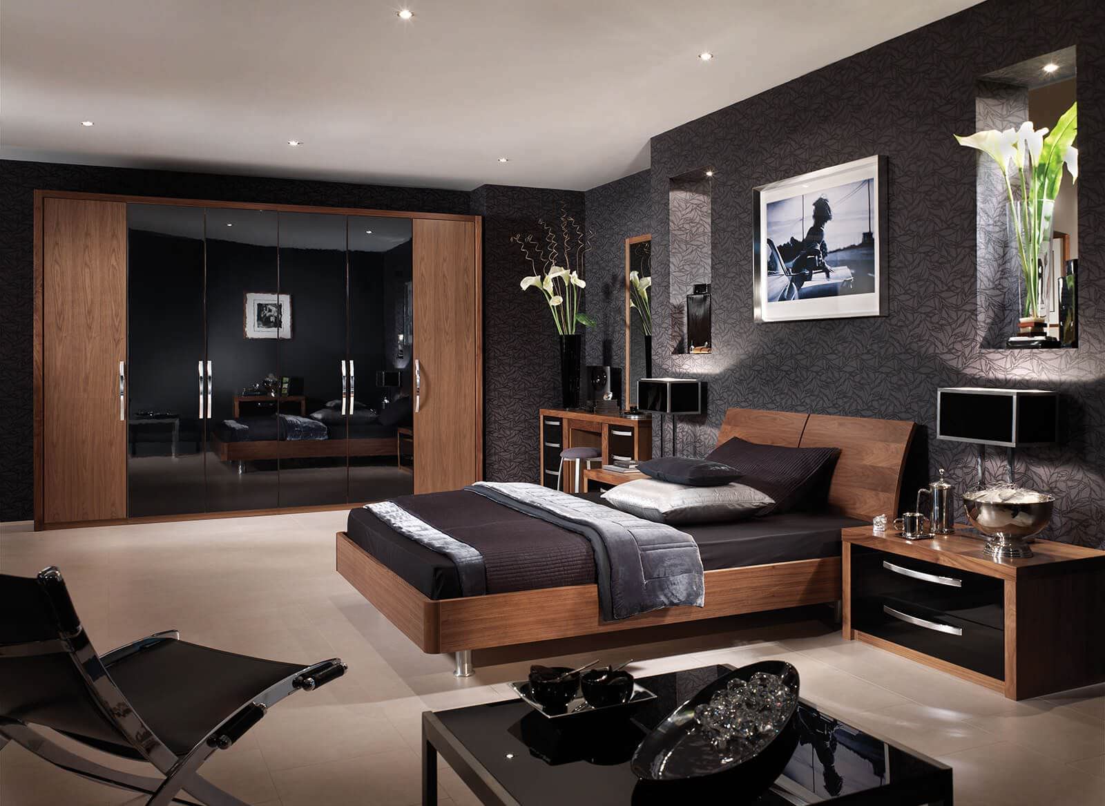 Bộ nội thất gỗ cho phòng ngủ màu đen thêm ấm cúng