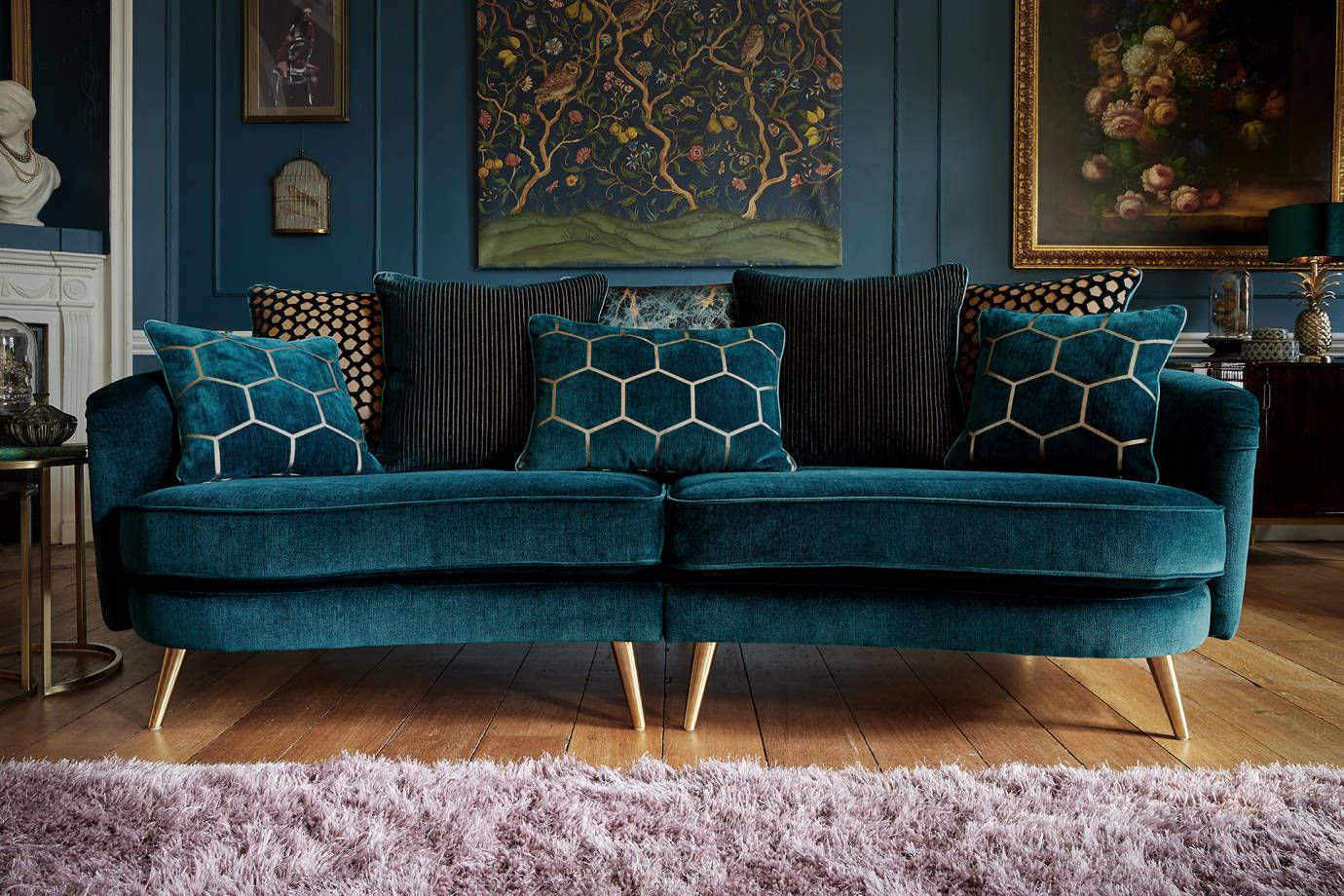 Mẫu ghế sofa hiện đại bọc nhung xanh cao cấp đem lại sự sang trọng cho không gian phòng khách