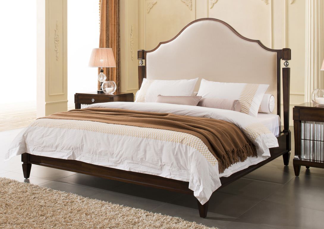 Giường ngủ tân cổ điển gỗ tự nhiên màu trầm