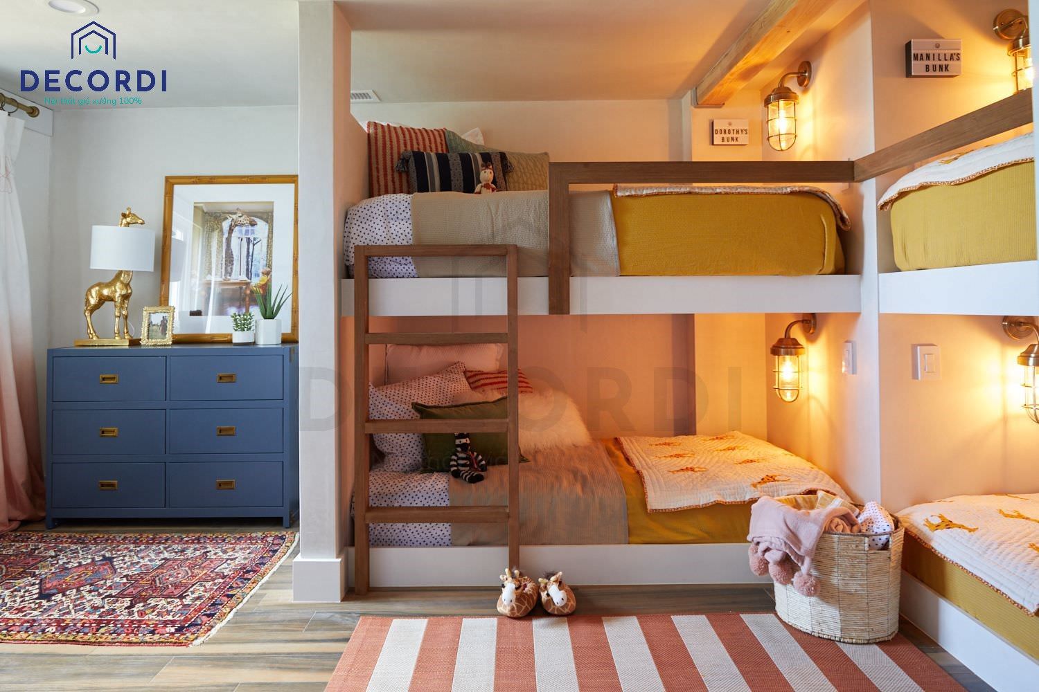 Bố trí giường tầng đa năng theo góc tiết kiệm diện tích phù hợp cho phòng ngủ bố mẹ và con
