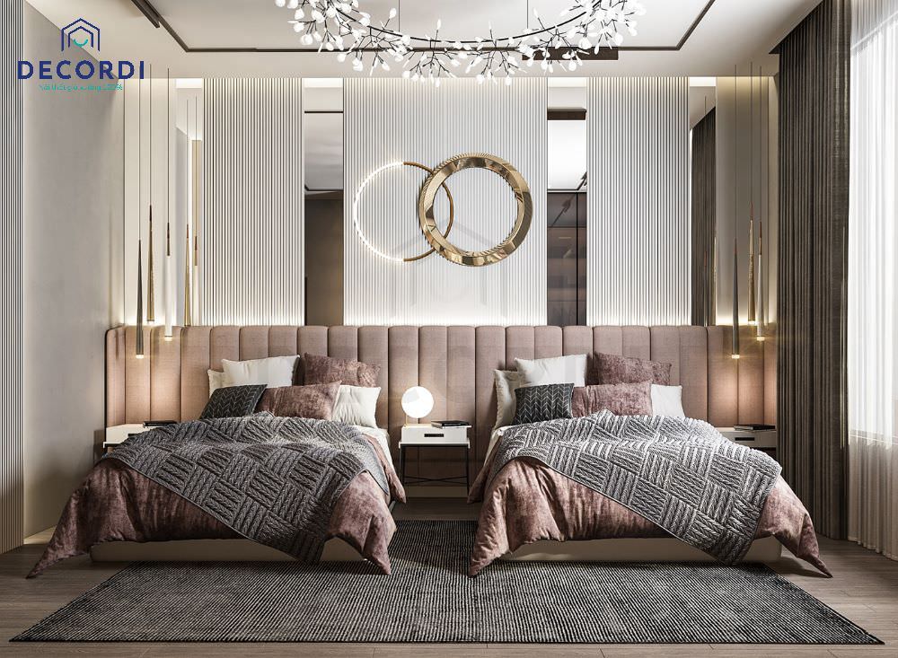Trang trí phòng ngủ 25m2 lấy tông màu tím ruốc làm điểm nhấn cho bộ drap giường và vách ốp nệm đầu giường ấn tượng