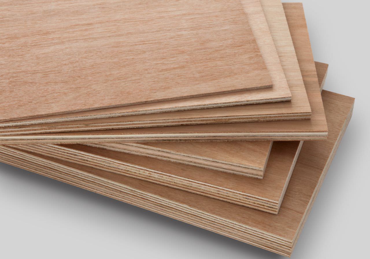 Ván gỗ plywood được ép từ nhiều lớp gỗ tự nhiên mỏng