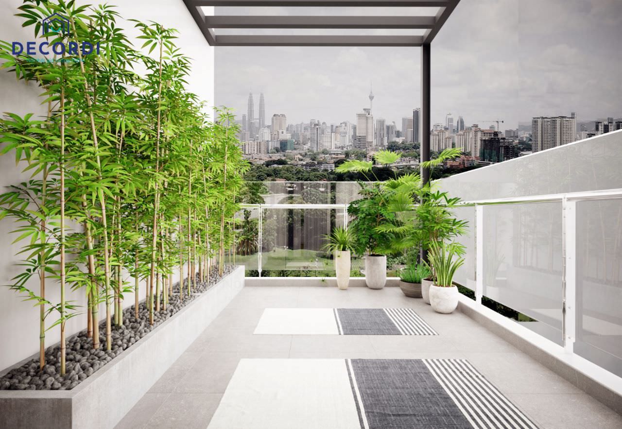 Phần còn lại của sân thương cũng được trồng rất nhiều cây xanh, có thiết kế mái che giống tầng tum nhà phố