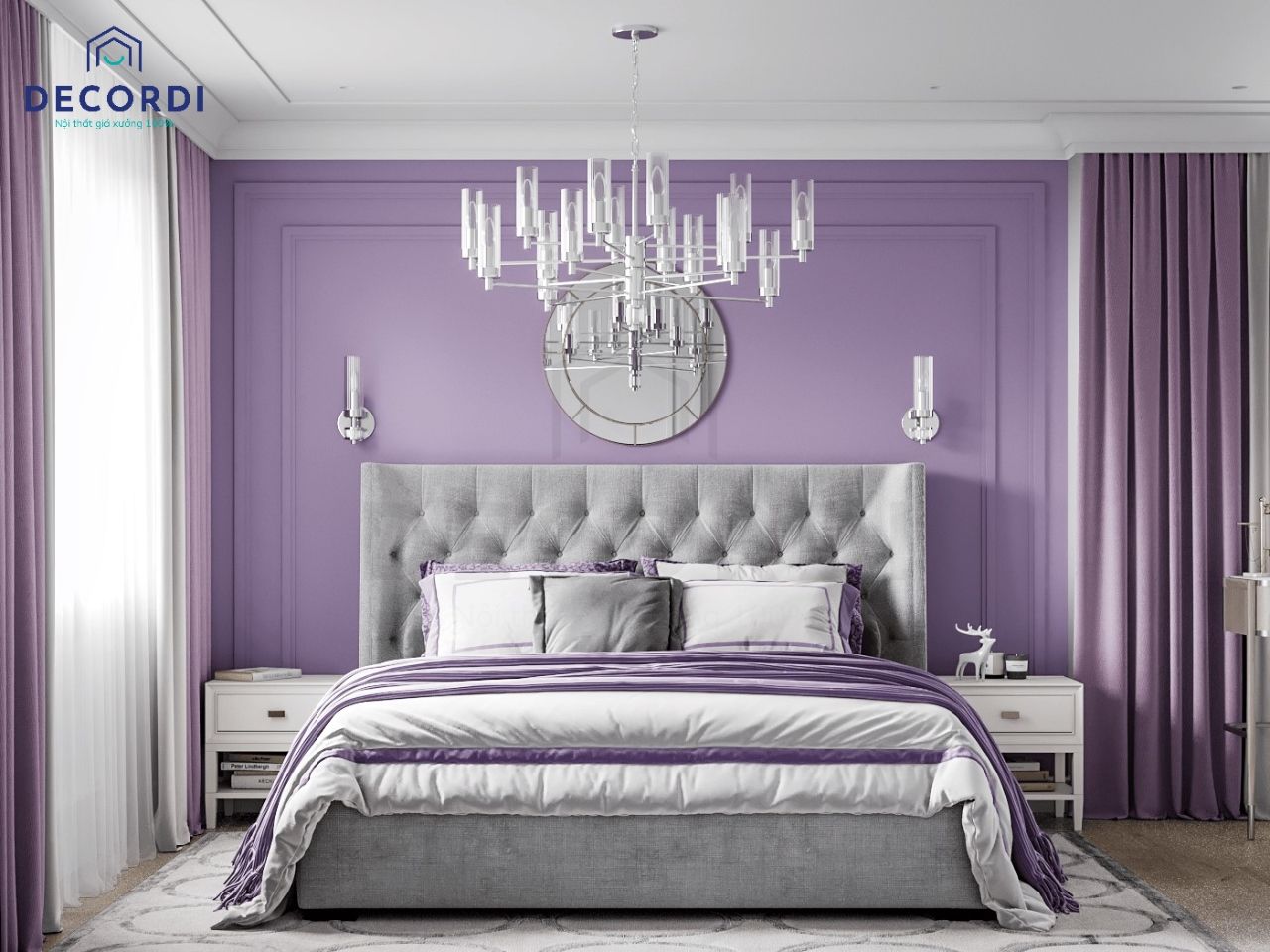 Phòng ngủ màu tím hoàng gia cùng chiếc đèn chùm sang trọng 