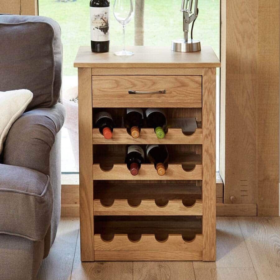Tủ rượu phòng khách nhỏ làm từ gỗ sồi tiết kiệm diện tích