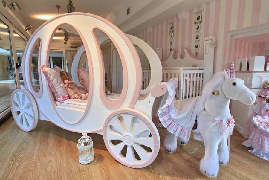 Giường công chúa cho bé gái hình xe ngựa màu trắng, hồng siêu sang, đẳng cấp cho bé hóa thân thành Lọ Lem