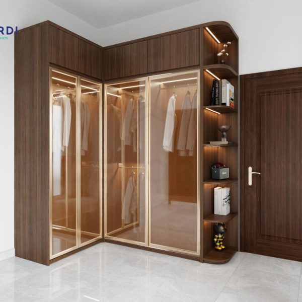 Hệ tủ quần áo 2m với tủ cánh kính viền chỉ vàng tạo sự sang trọng, kết hợp với góc tủ bo tròn chạy đèn âm tủ giúp gia chủ thỏa sức trang trí theo ý thích  