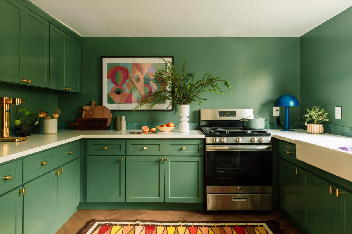 Hệ tủ bếp xanh lá cho gia chủ mệnh Mộc thêm may mắn