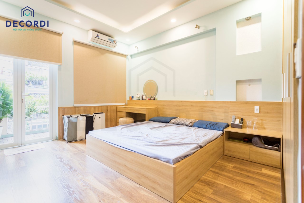 Phòng ngủ nhà phố hiện đại sử dụng gam màu gỗ sáng