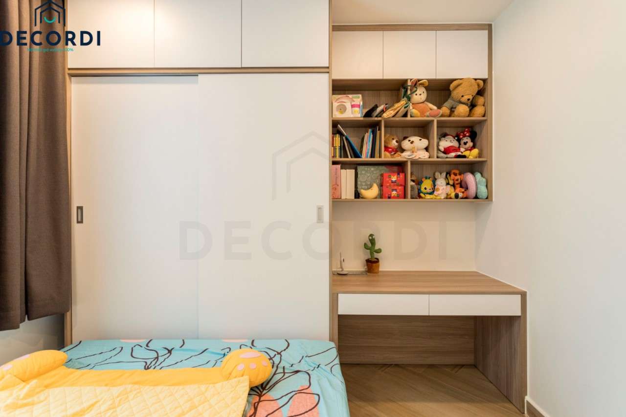 Phòng ngủ bé được sử dụng tủ quần áo liền giường ngủ có ngăn kéo cạnh bênlà chiếc kệ sách cho bé thoải mái học tập