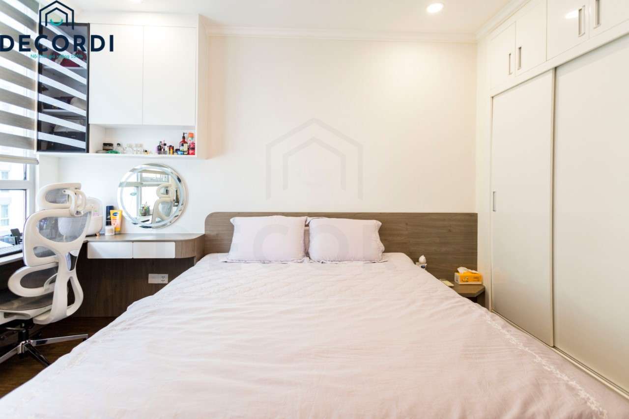 Thi công nội thất phòng ngủ chung cư với gam màu trắng làm nền cho căn phòng thêm rộng rãi